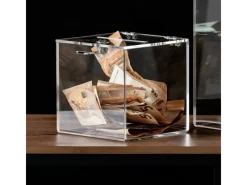 Vitrinen^HMF 46919 Acryl Spendenbox Schloss 15 x 15 x 15 cm DIN A6 Transparent