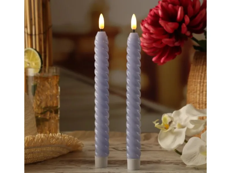 MARELIDA LED Stabkerzen Twist Tafelkerzen Gedreht Echtwachs Flackernd 25cm Flieder 2St
