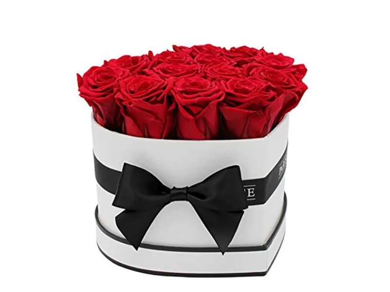 Ostern^Rosenbox Herz Weiß-Schwarz mit 13 Rosen