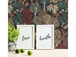 Bricoflor Schwarze Waldtapete Elegante Tapete mit Bäumen in Grün und Rot Wohnzimmer und Esszimmer Vliestapete mit Baum Muster