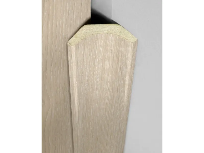 Hohlkehlleiste Eiche foliert 22 m x 22 m Länge 2600 mm