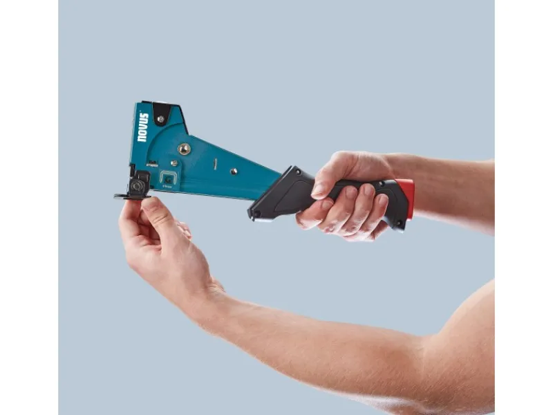 Novus Tools Hammertacker J-055 6–14 mm Typ G Premium-Tacker für Flachdrahtklammern mit Prallplatte für Oberflächenschutz 030-0454