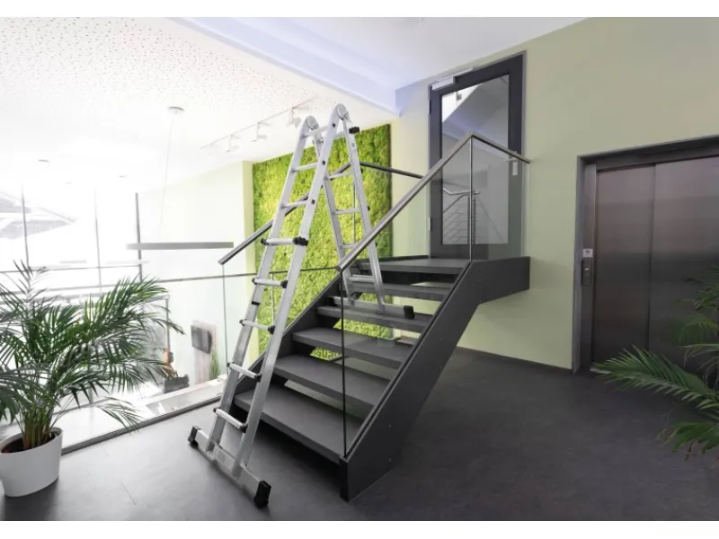 PROREGAL Teleskopleiter 4-Teilig mit Traverse 4 x 6 Sprossen